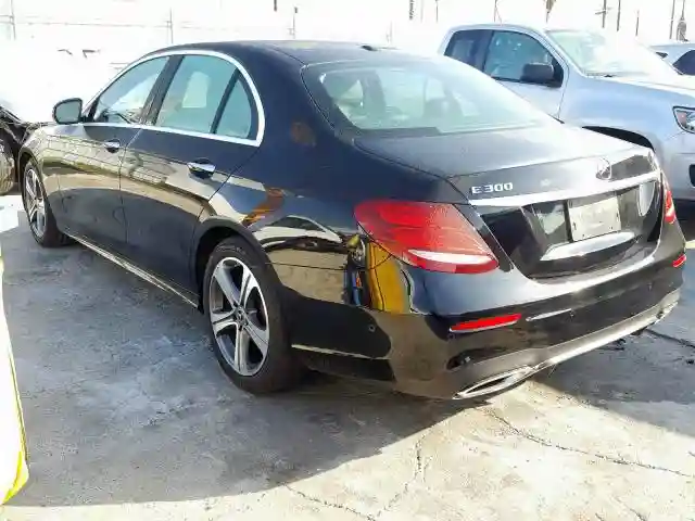 WDDZF4JB6JA349680 2018 MERCEDES-BENZ E 300-2