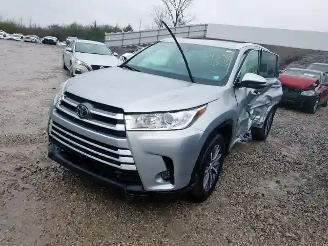 5TDKZRFH7JS271801 2018 TOYOTA HIGHLANDER SE-1