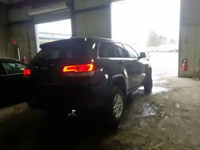 1C4RJFAG4JC147750 2018 JEEP GRAND CHEROKEE LAREDO-3