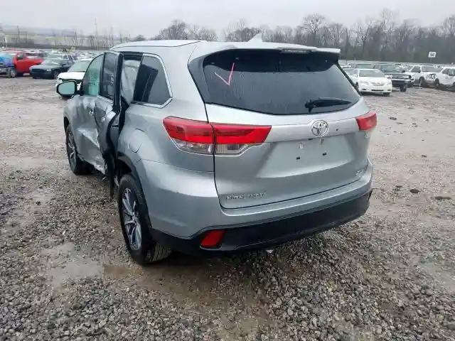 5TDKZRFH7JS271801 2018 TOYOTA HIGHLANDER SE-2