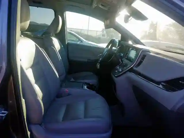5TDYZ3DC1KS008770 2019 TOYOTA SIENNA XLE-4