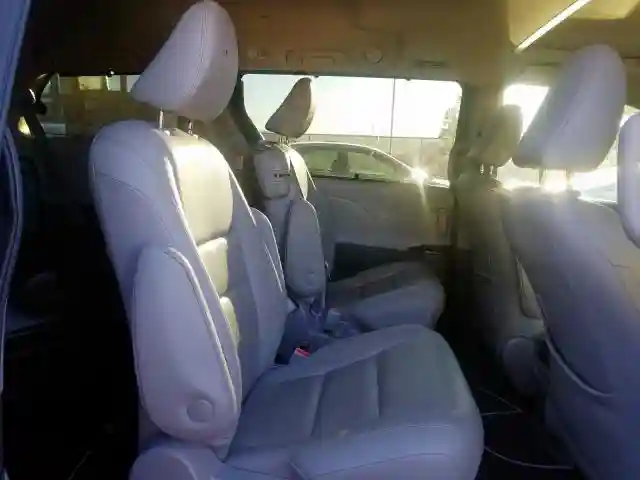 5TDYZ3DC1KS008770 2019 TOYOTA SIENNA XLE-5