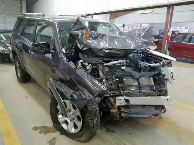 JTEBU5JR6K5673447 2019 TOYOTA 4RUNNER SR5-0