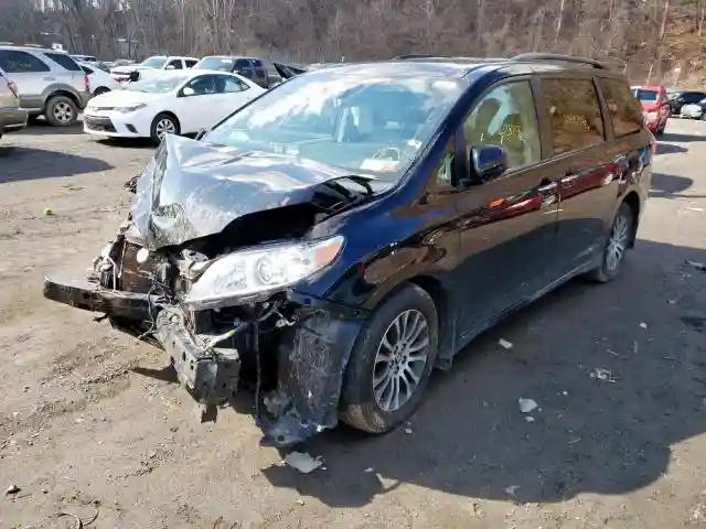 5TDYZ3DC4JS961729 2018 TOYOTA SIENNA XLE-1