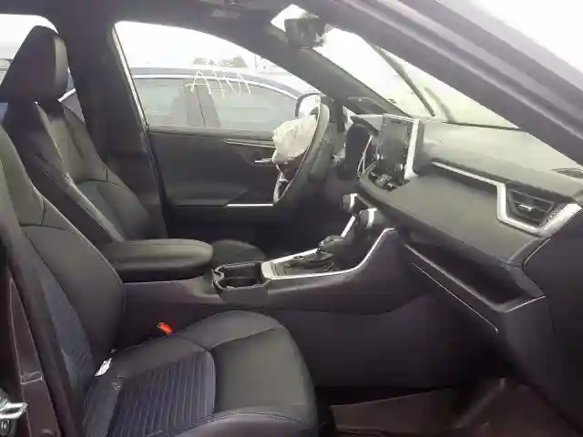 JTMEWRFV0KJ004347 2019 TOYOTA RAV4 XSE-4