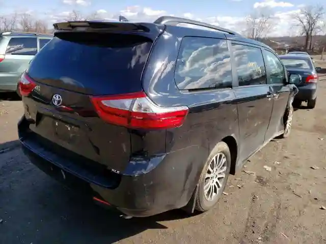 5TDYZ3DC4JS961729 2018 TOYOTA SIENNA XLE-3