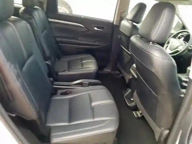5TDKZRFH1JS528760 2018 TOYOTA HIGHLANDER SE-5