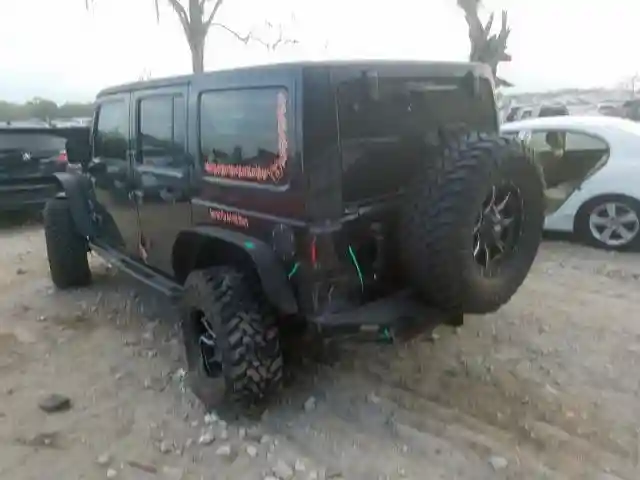 1C4BJWEG6DL617437 2013 JEEP WRANGLER UNLIMITED SAHARA-2
