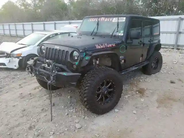 1C4BJWEG6DL617437 2013 JEEP WRANGLER UNLIMITED SAHARA-1