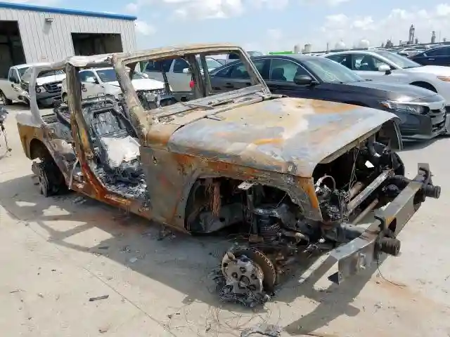 1C4HJWEG8HL592122 2017 JEEP WRANGLER UNLIMITED SAHARA-0
