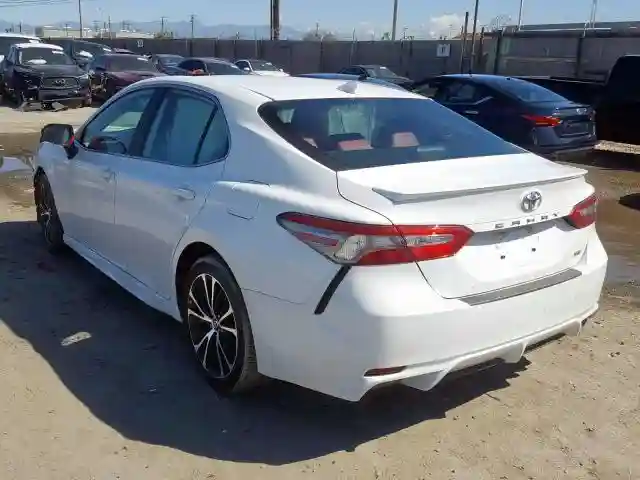 4T1B11HK1KU734526 2019 TOYOTA CAMRY L-2