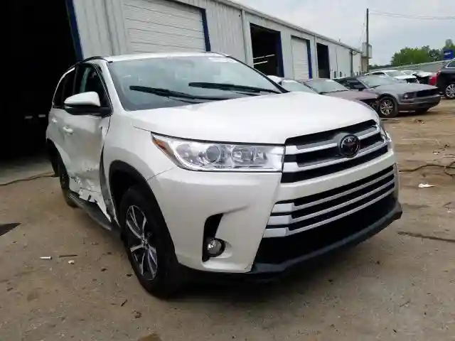 5TDKZRFH2JS542893 2018 TOYOTA HIGHLANDER SE-0