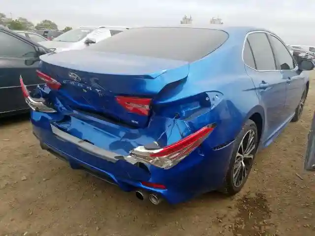 4T1B11HK1JU120168 2018 TOYOTA CAMRY L-3