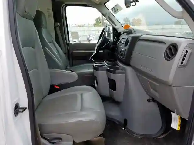 1FDWE3F64KDC24873 2019 FORD ECONOLINE E350 SUPER DUTY CUTAWAY VAN-4