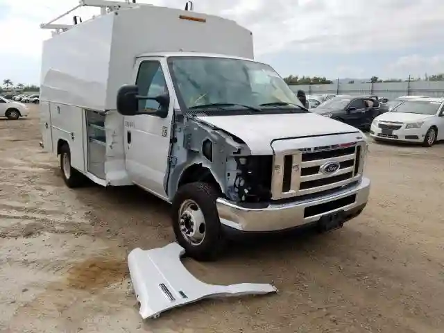 1FDWE3F64KDC24873 2019 FORD ECONOLINE E350 SUPER DUTY CUTAWAY VAN-0