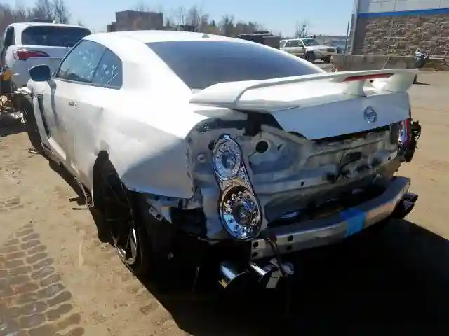 JN1AR5EF5BM240244 2011 NISSAN GT-R BASE-2