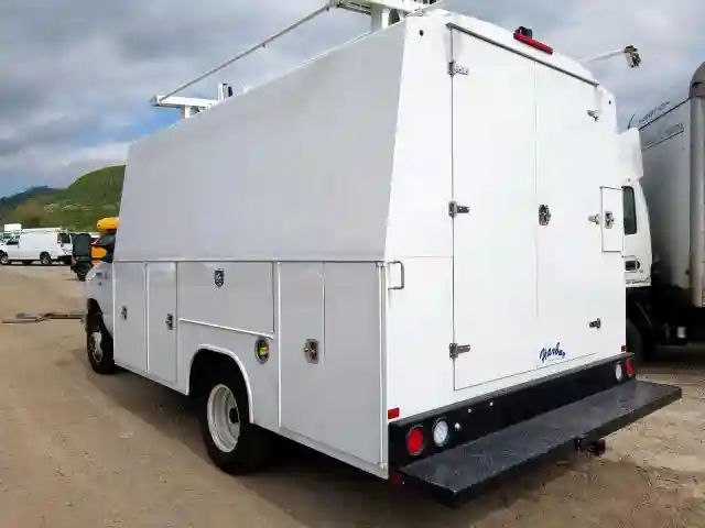 1FDWE3F64KDC24873 2019 FORD ECONOLINE E350 SUPER DUTY CUTAWAY VAN-2