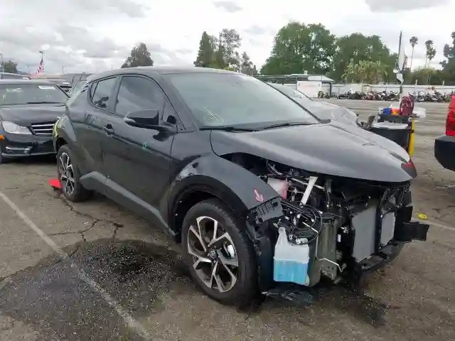 JTNKHMBX6L1067098 2020 TOYOTA C-HR XLE-0