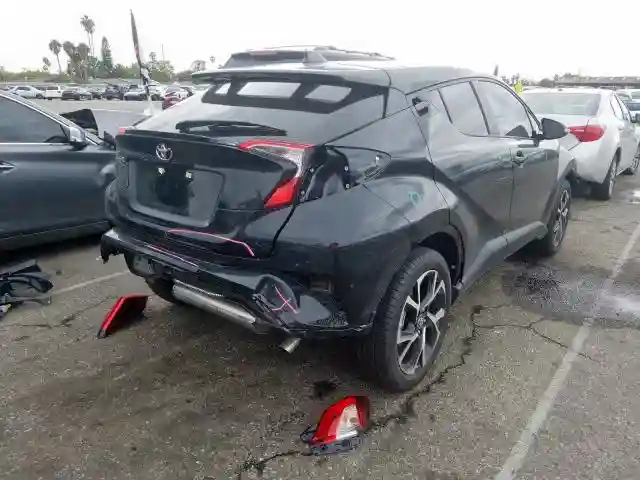JTNKHMBX6L1067098 2020 TOYOTA C-HR XLE-3