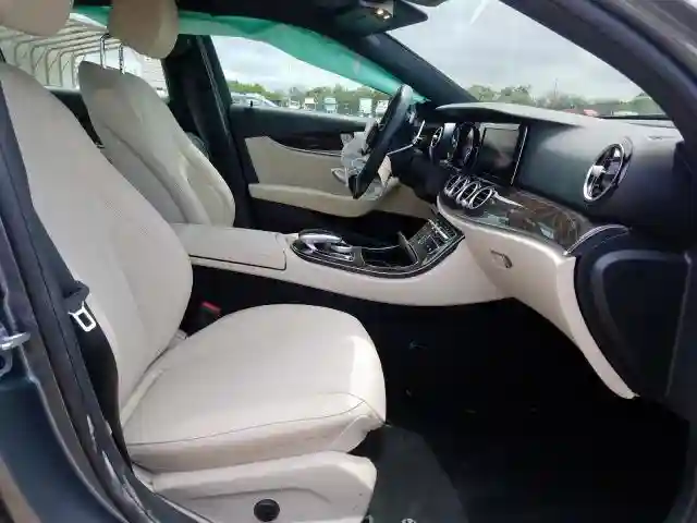 WDDZF4JB2KA545262 2019 MERCEDES-BENZ E 300-4