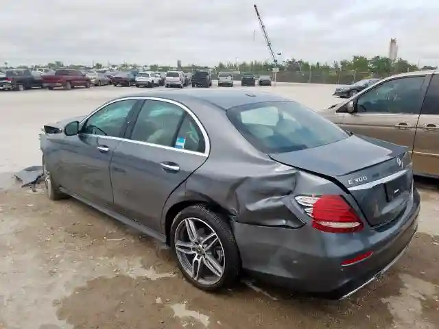 WDDZF4JB2KA545262 2019 MERCEDES-BENZ E 300-2