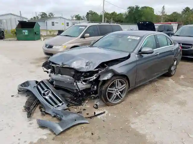 WDDZF4JB2KA545262 2019 MERCEDES-BENZ E 300-1