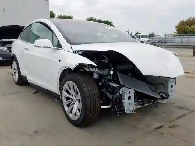 5YJXCBE25KF207595 2019 TESLA MODEL X-0