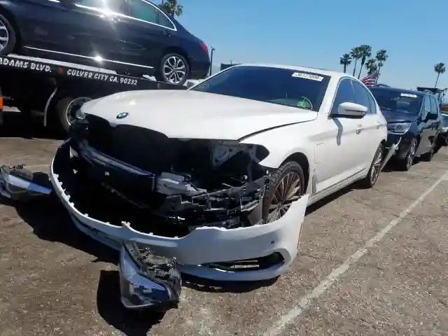 WBAJA9C57JB033142 2018 BMW 530E-1