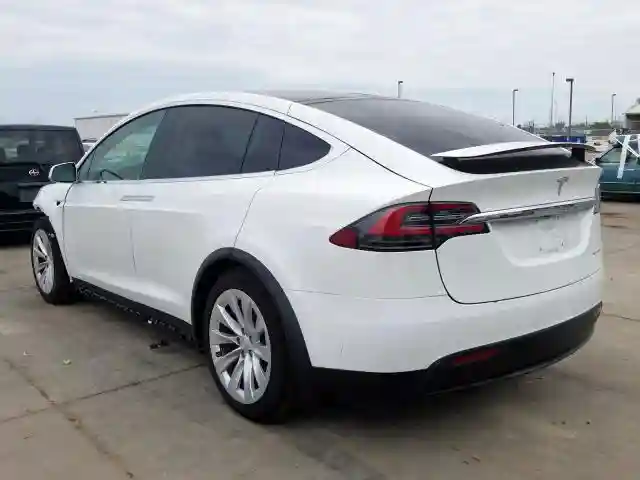 5YJXCBE25KF207595 2019 TESLA MODEL X-2