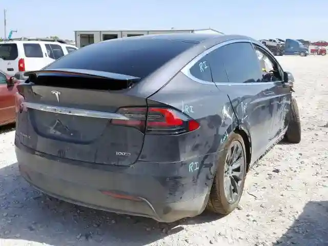 5YJXCDE20KF151867 2019 TESLA MODEL X-3