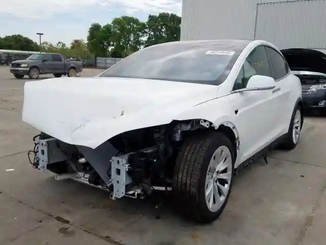 5YJXCBE25KF207595 2019 TESLA MODEL X-1