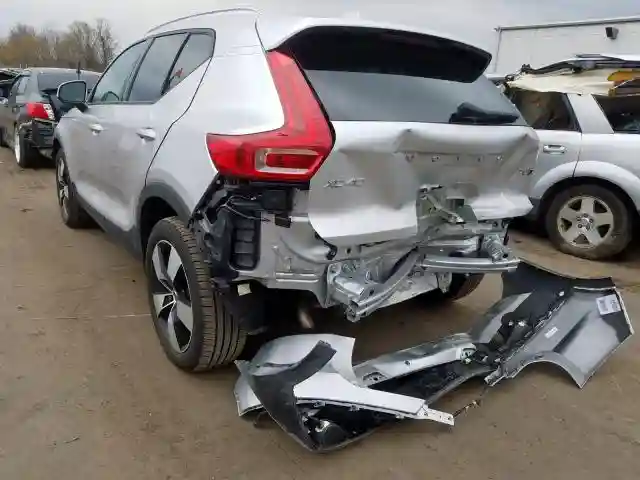 YV4162UK7K2059027 2019 VOLVO XC40 T5 MOMENTUM-2