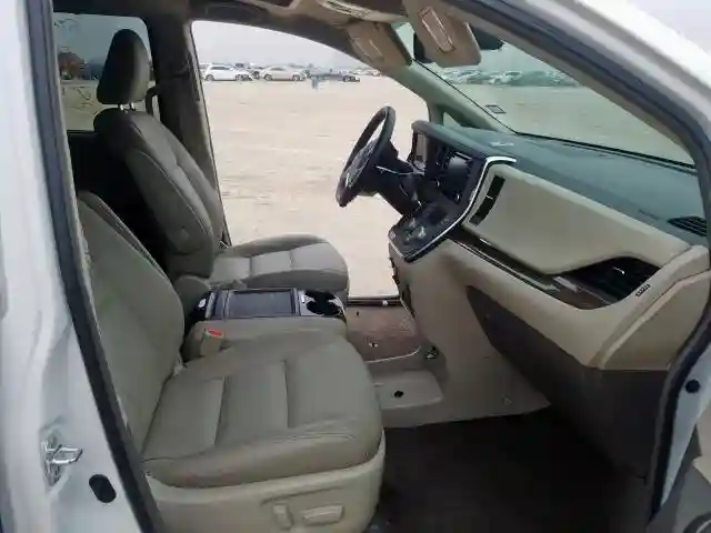 5TDYZ3DC5JS904679 2018 TOYOTA SIENNA XLE-4