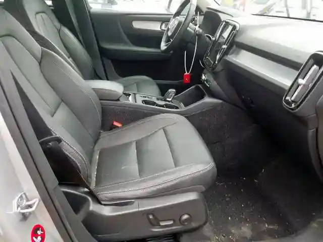 YV4162UK7K2059027 2019 VOLVO XC40 T5 MOMENTUM-4