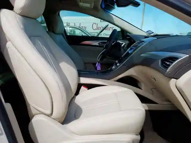 3LN6L5A93KR633957 2019 LINCOLN MKZ-4