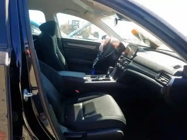 1HGCV1F17JA123828 2018 HONDA ACCORD LX-4