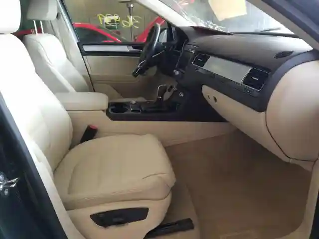 WVGEF9BP0FD002265 2015 VOLKSWAGEN TOUAREG V6-4