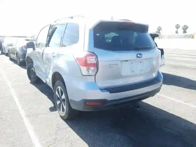 JF2SJAGC8JH520446 2018 SUBARU FORESTER 2.5I PREMIUM-2