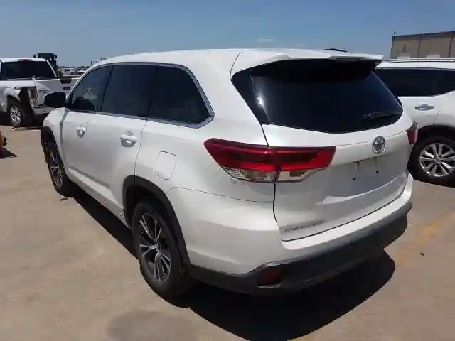 5TDZARFH1JS033805 2018 TOYOTA HIGHLANDER LE-2