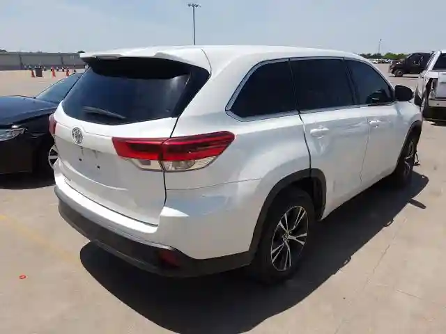 5TDZARFH1JS033805 2018 TOYOTA HIGHLANDER LE-3