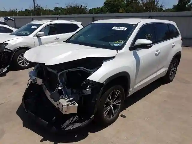 5TDZARFH1JS033805 2018 TOYOTA HIGHLANDER LE-1