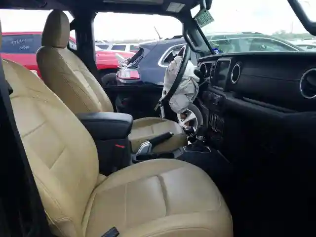 1C4HJXEG3JW119111 2018 JEEP WRANGLER UNLIMITED SAHARA-4