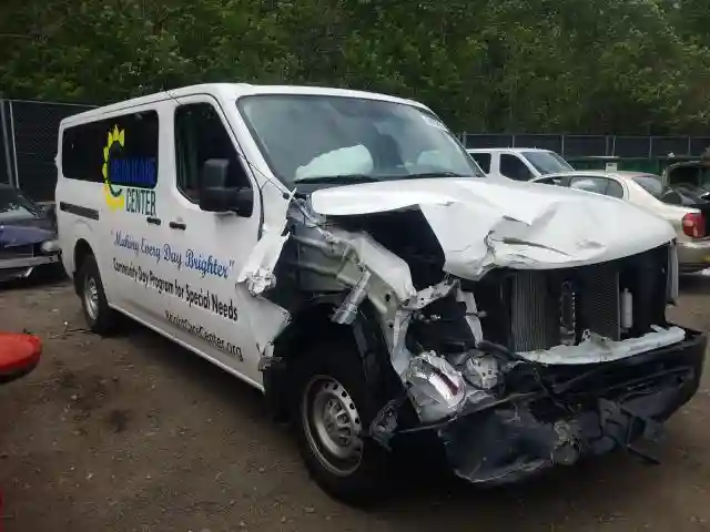 5BZBF0AA1JN852117 2018 NISSAN NV 3500 S-0