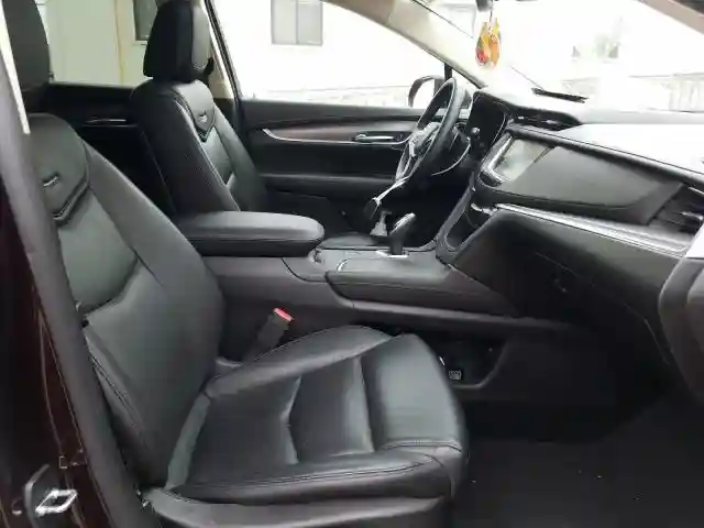 1GYKNDRS9HZ261571 2017 CADILLAC XT5 LUXURY-4