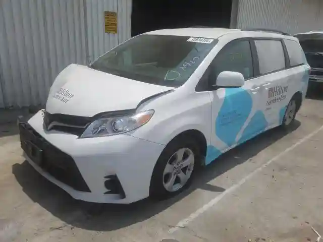 5TDKZ3DCXJS914114 2018 TOYOTA SIENNA LE-1
