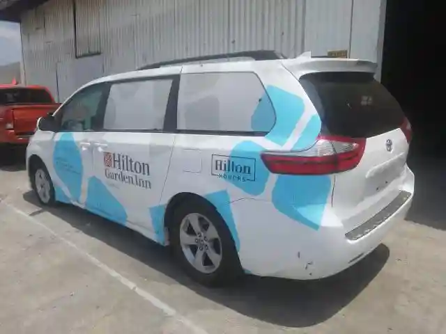 5TDKZ3DCXJS914114 2018 TOYOTA SIENNA LE-2
