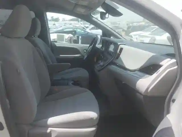 5TDKZ3DCXJS914114 2018 TOYOTA SIENNA LE-4