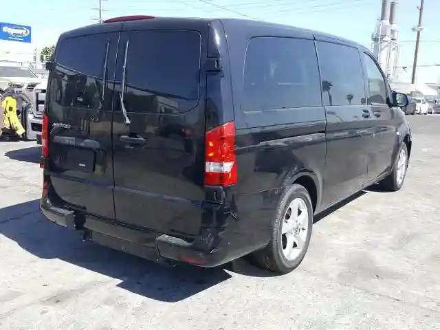 WD4PG2EE8J3431850 2018 MERCEDES-BENZ METRIS-3