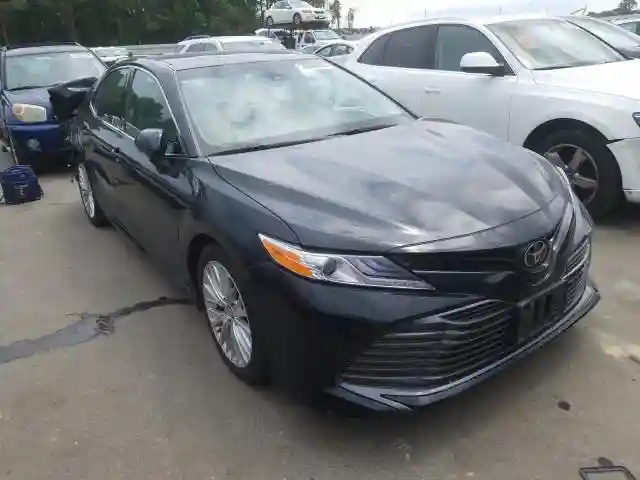 4T1B11HK6JU006585 2018 TOYOTA CAMRY L-0