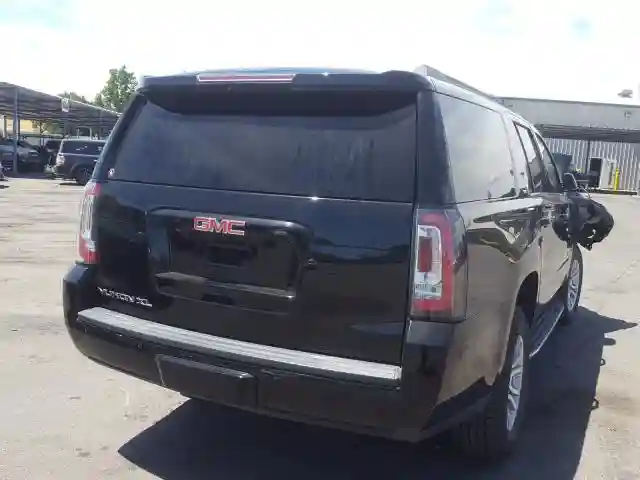 1GKS1GKC8HR232329 2017 GMC YUKON XL C1500 SLT-3